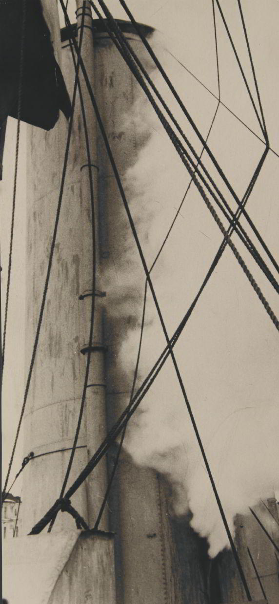 VIKTOR TEMIN (1908–1987) Schiffs-Rauchfang / Ship funnel, USSR late 1930s