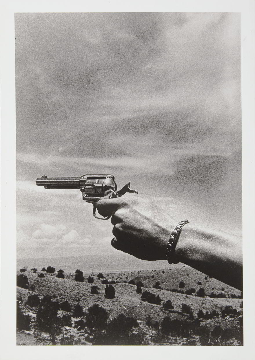 RALPH GIBSON (* 1939) ‘The Gun’ (from ‘Déjà-vu’), New York 1971 RALPH GIBSON (* 1939) ‘The Gun’ (from ‘Déjà-vu’), New York 1971