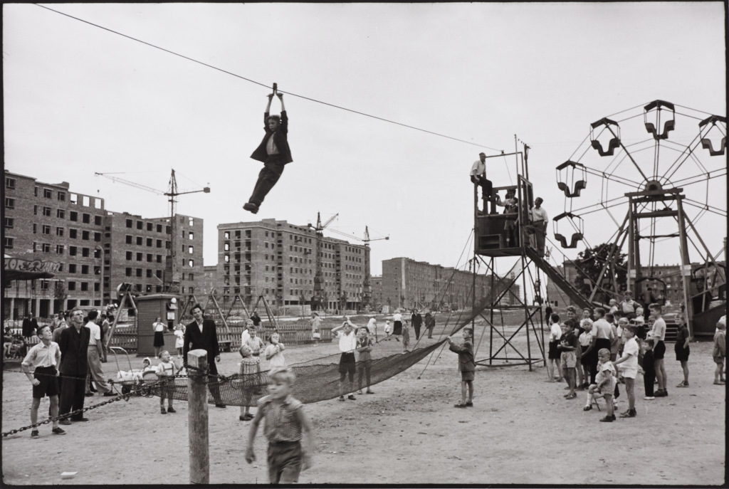 ERICH LESSING (* 1923) Nova Huta, Poland 1956