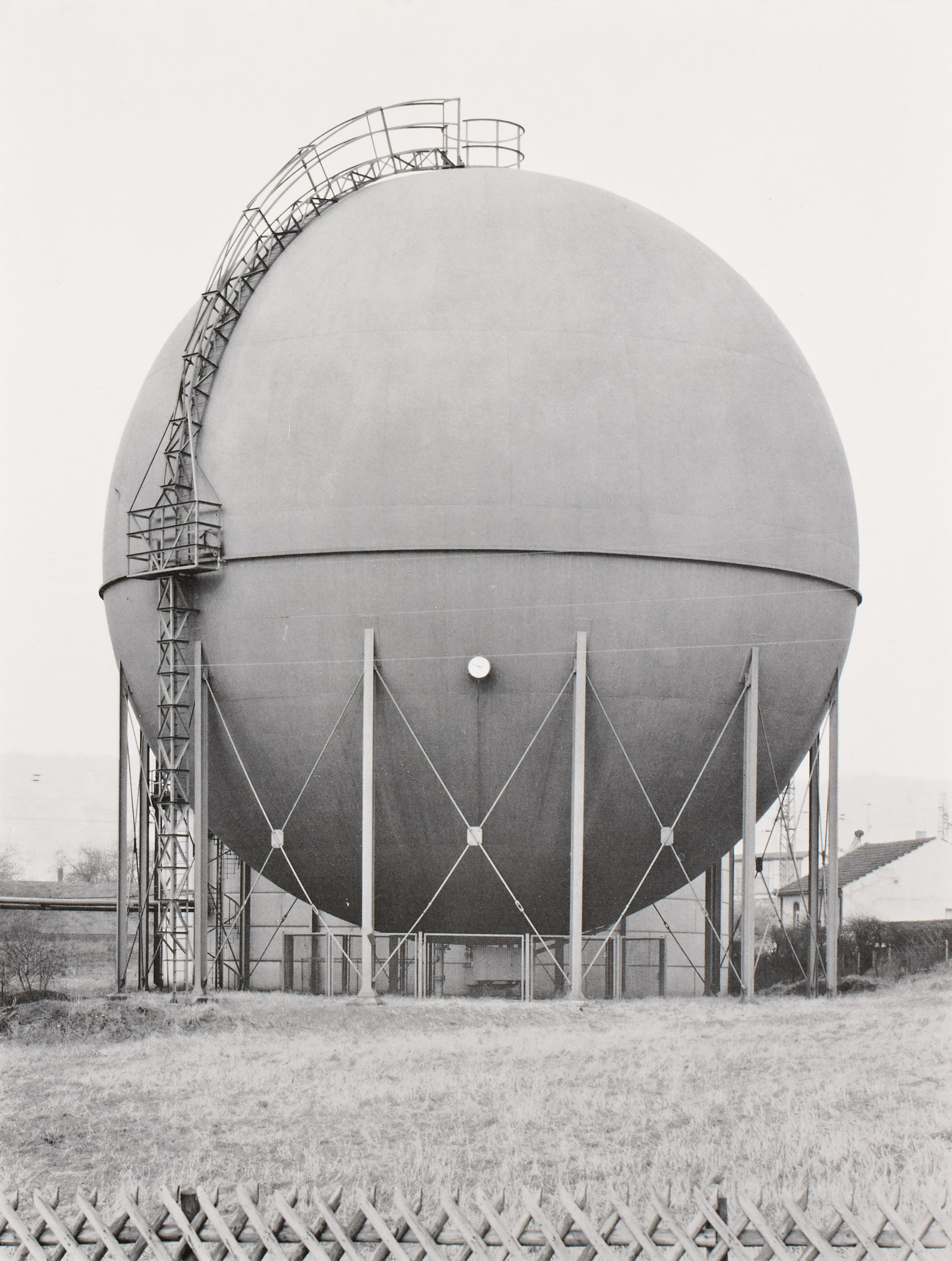 BERND BECHER (1931–2007) HILLA BECHER (1934–2015) - Vier Gasometer (Anonyme Skulpturen), 1973