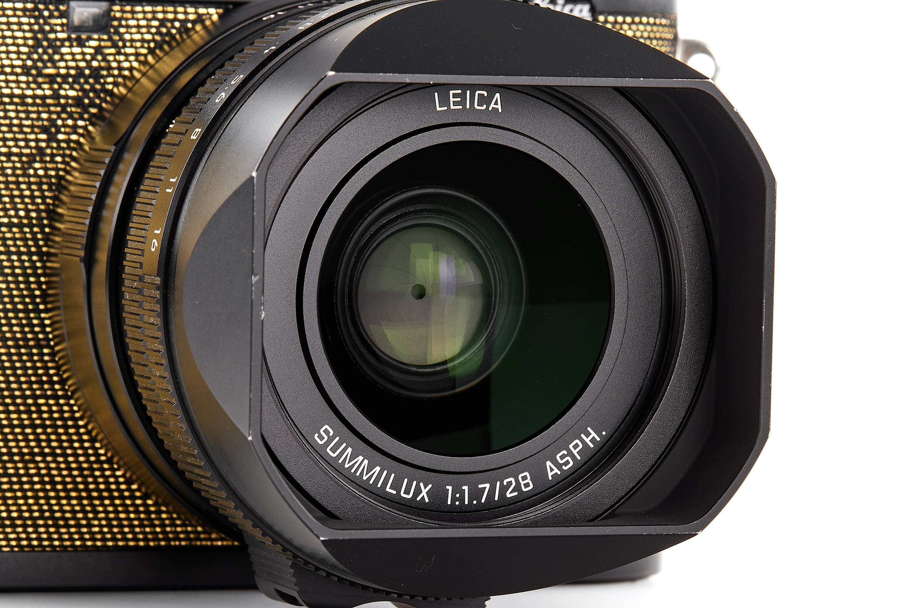 Leica Q2 'Dawn' by Seal