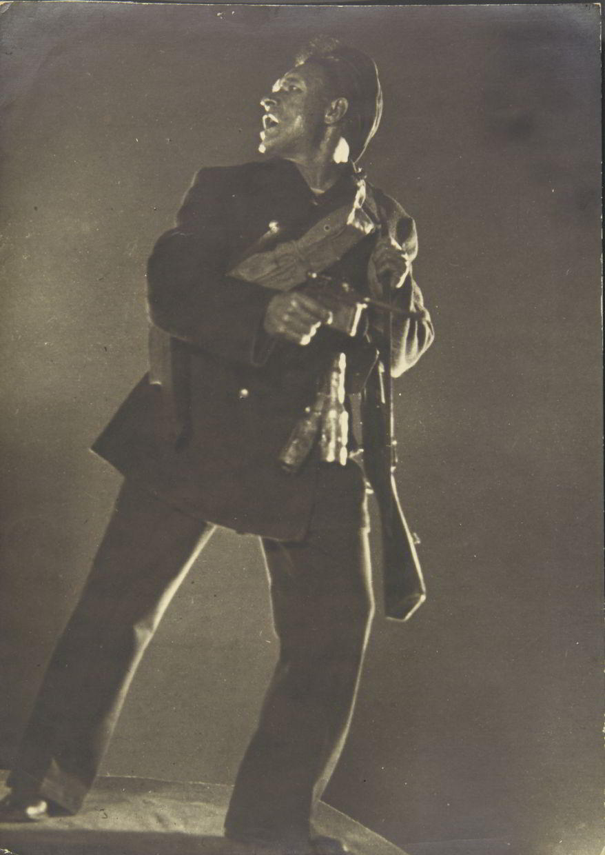 GEORGI ZELMA (1906–1984) / EL LISSITZKY (1890–1941) ‘Bolschewistischer Matrose’ (1917/18) Photograph for a special Red Army issue of ‘USSR in Construction’, USSR 1933