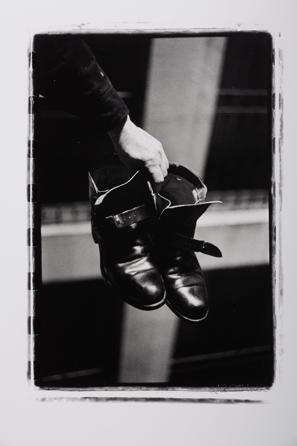 LISL STEINER (* 1927) Fidel Castro's shoes, Havana 1957 LISL STEINER (* 1927) Fidel Castro's shoes, Havana 1957