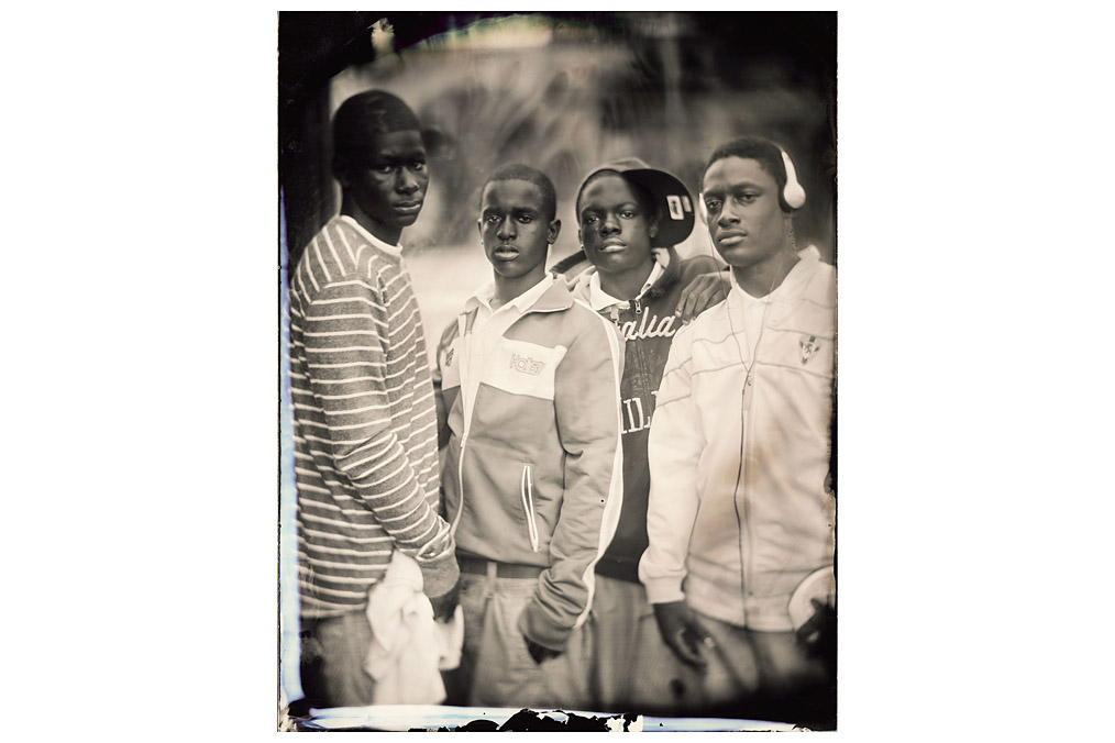 "4 boys" (from the series "Bus stop"), Agnes Prammer (* 1984)