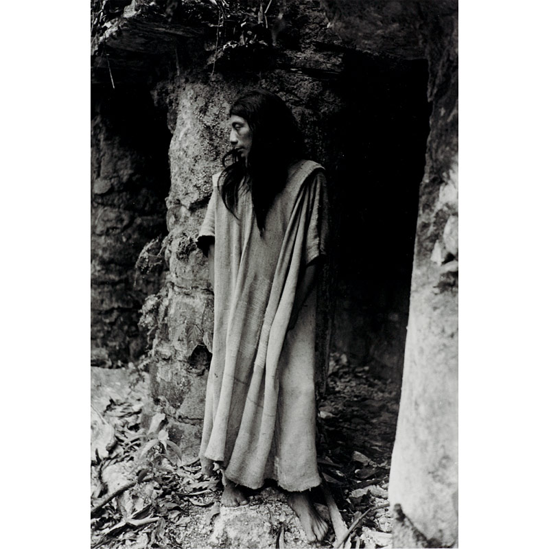 Manuel Álvarez Bravo  (1902–2002) , ›En el Templo del Tigre Rojo (In the Temple of the Red Tiger)‹