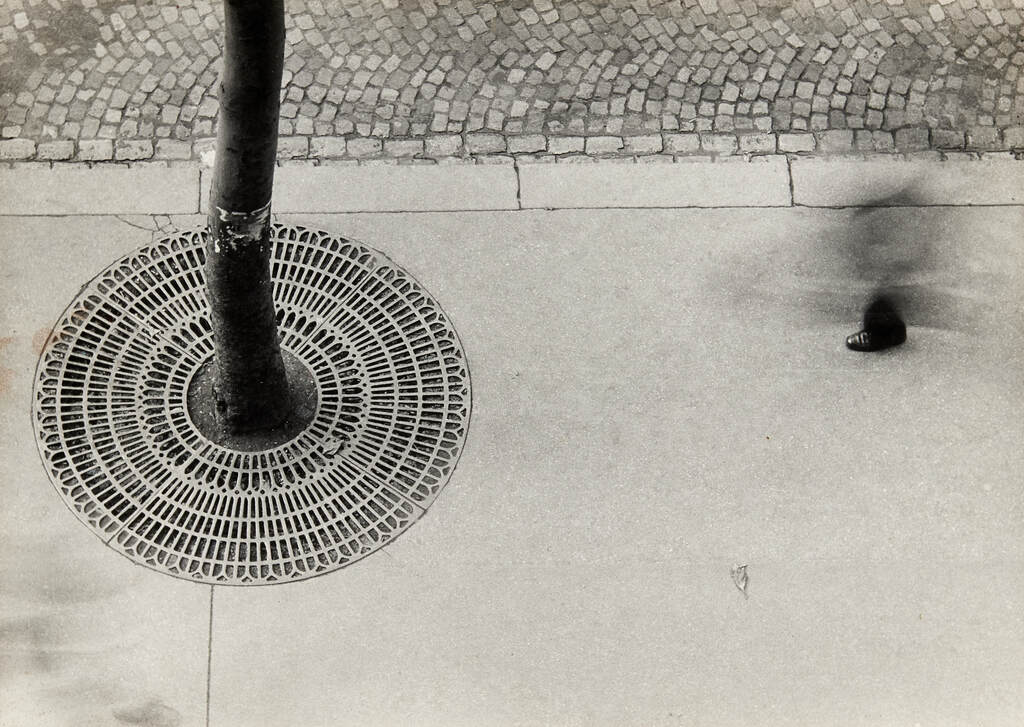 OTTO STEINERT (1915–1978) - Ein-Fuß-Gänger, Paris 1950*