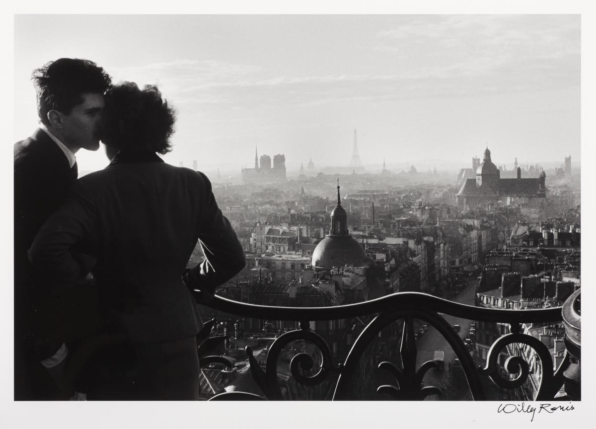 WILLY RONIS (1910–2009) ‘Les amoureux de la Bastille’, Paris 1957