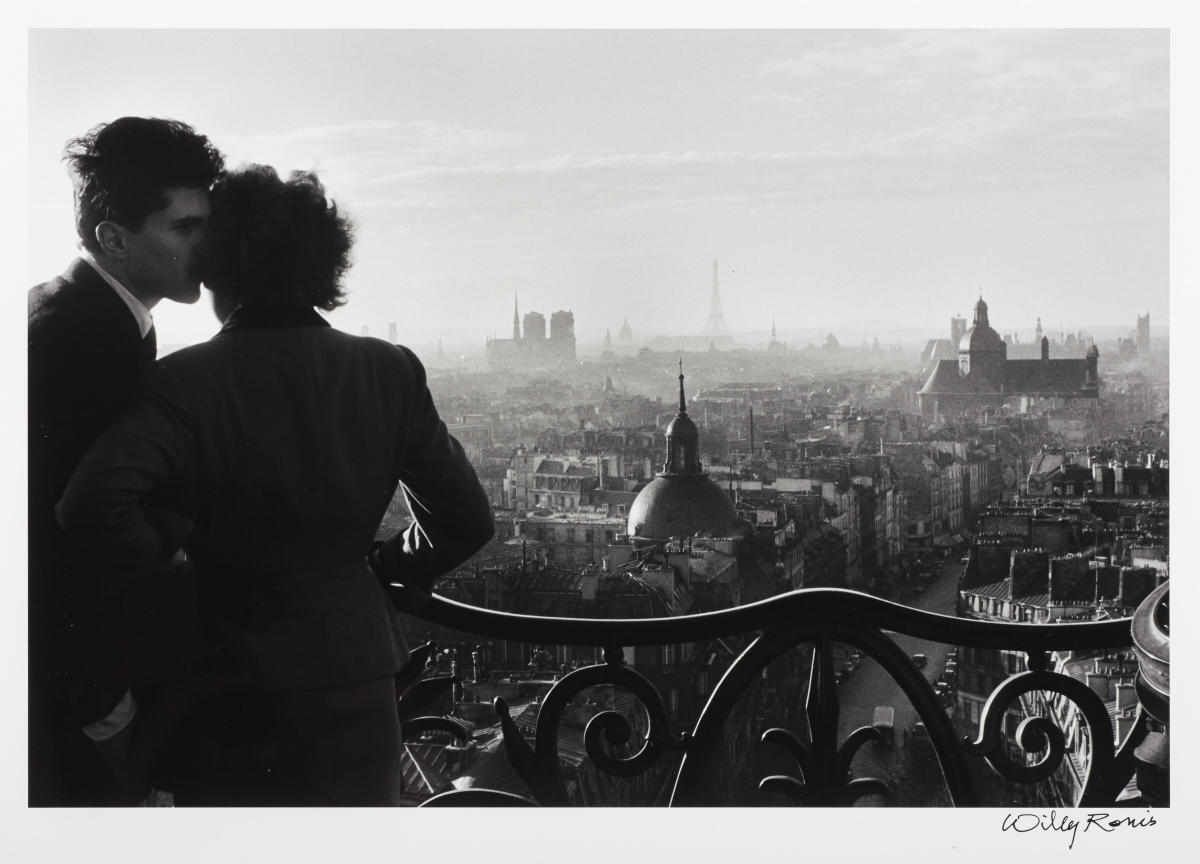 WILLY RONIS (1910–2009) ‘Les amoureux de la Bastille’, Paris 1957 WILLY RONIS (1910–2009) ‘Les amoureux de la Bastille’, Paris 1957