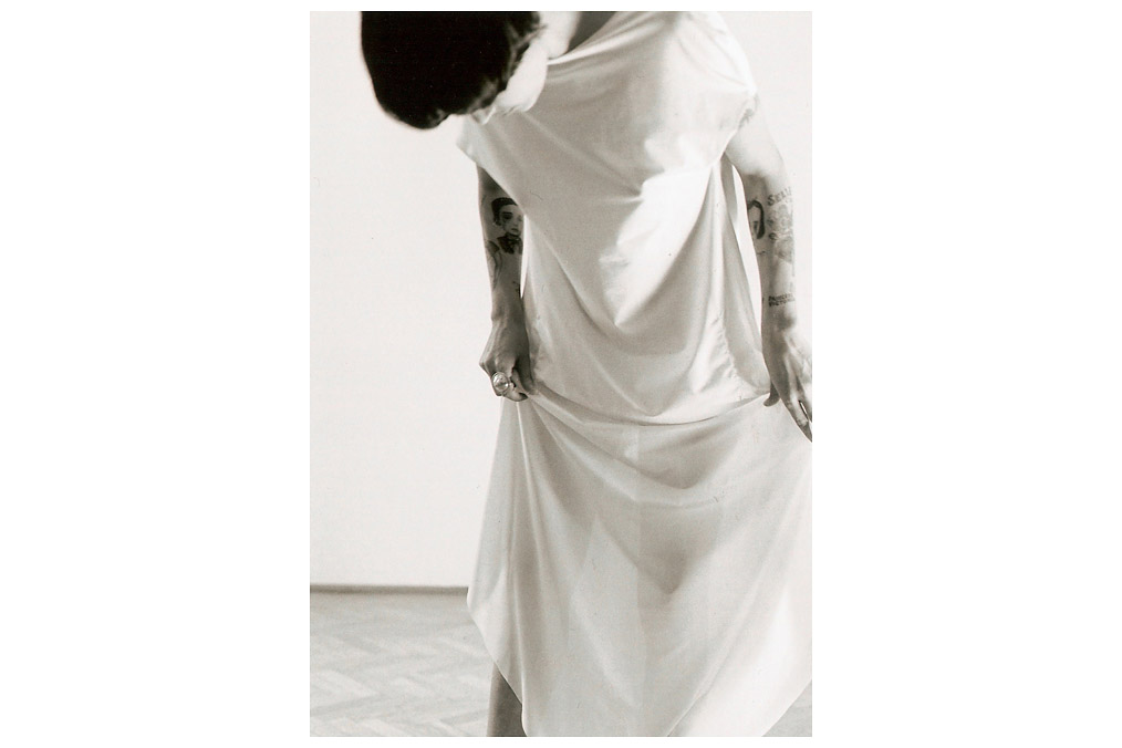 "Lights Out! Self-portrait", Roberta Lima (* 1974)