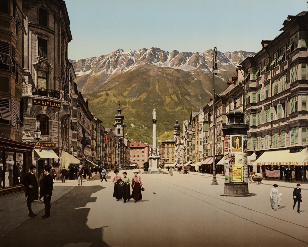ANONYMOUS PHOTOGRAPHER Marie-Theresien-Straße mit Anna-Säule, Innsbruck, c. 1910