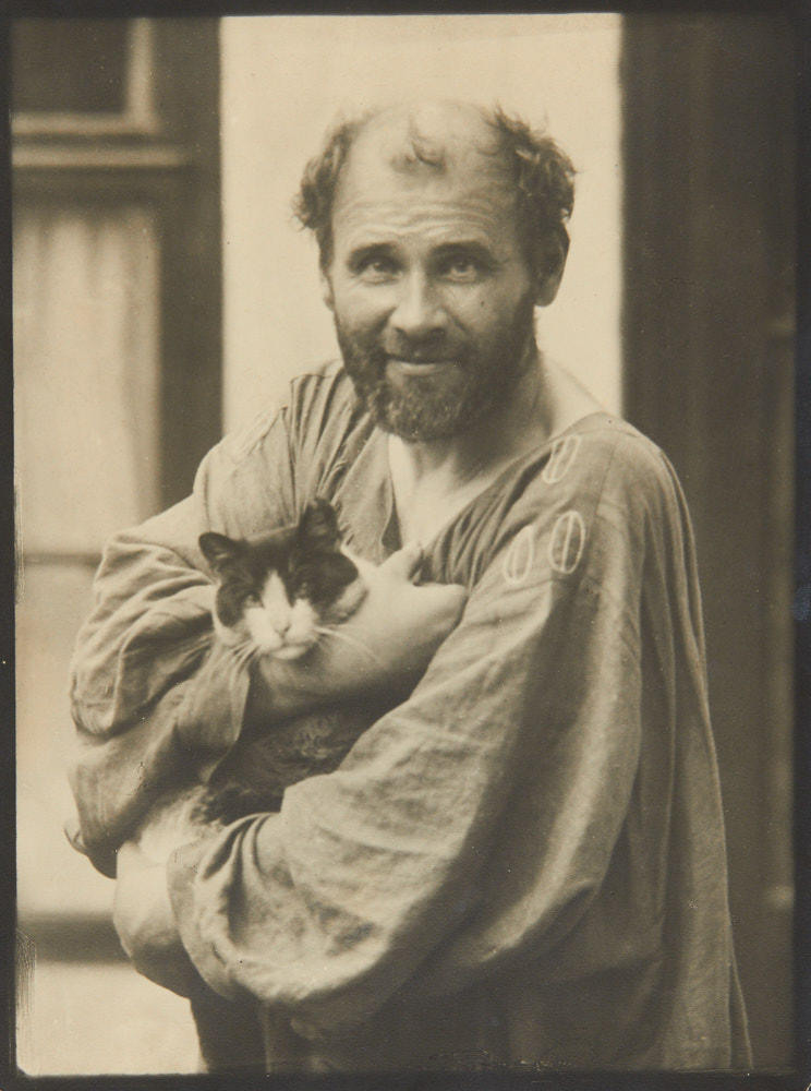MORIZ NÄHR (1859–1945) Gustav Klimt with his cat, Vienna 1912