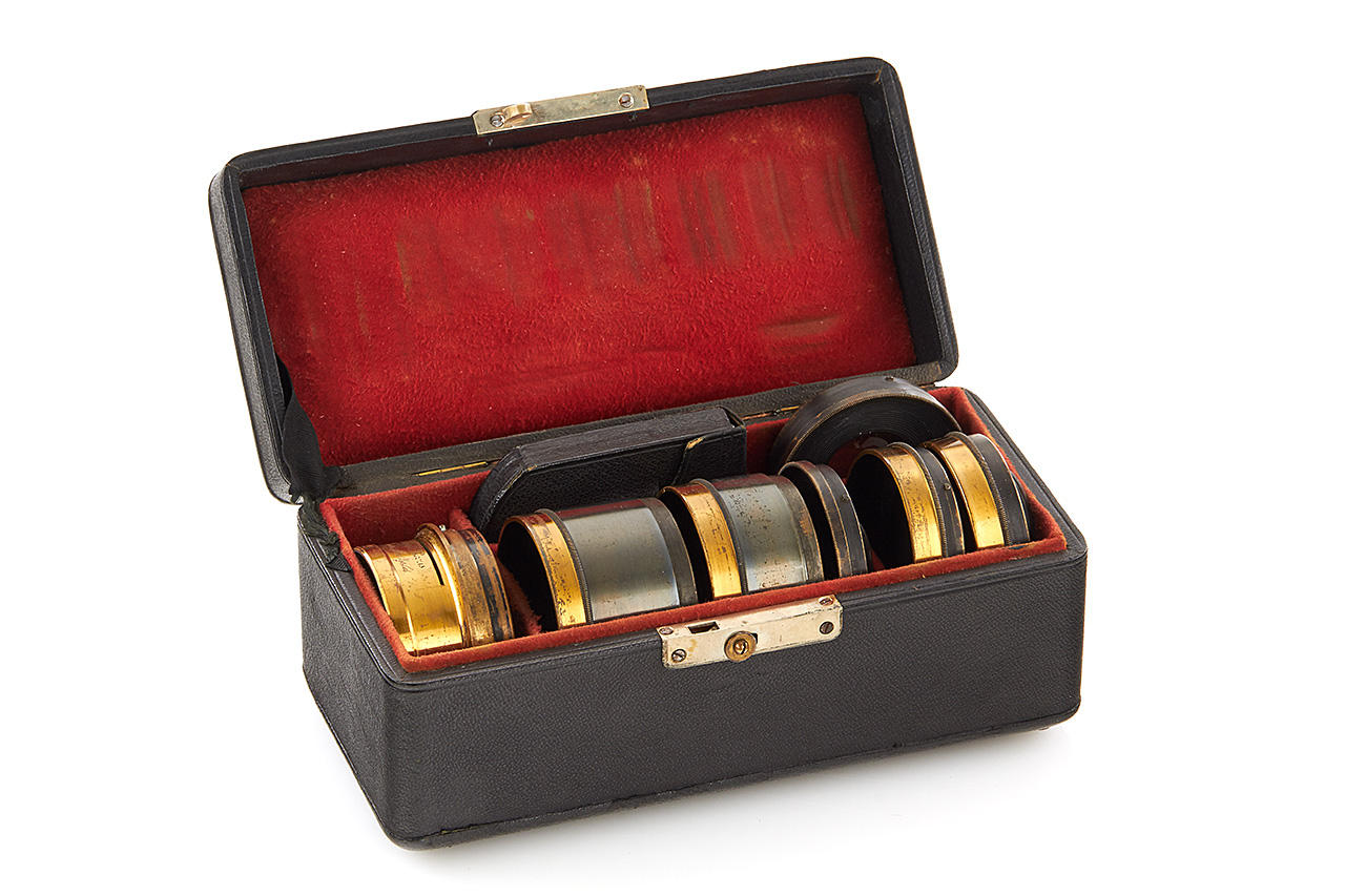 E. Francais Rectilineaire a Foyers Multiples No.2