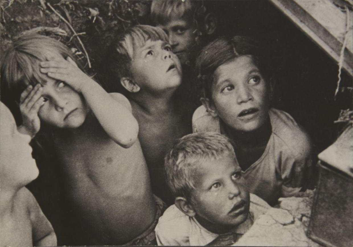 BORIS YAROSLAVTSEV (1912–1993) ‘The fascist has passed’ (Kinder verstecken sich vor Bombardements / Children hiding from bombings), USSR 1941 BORIS YAROSLAVTSEV (1912–1993) ‘The fascist has passed’ (Kinder verstecken sich vor Bombardements / Children hiding from bombings), USSR 1941