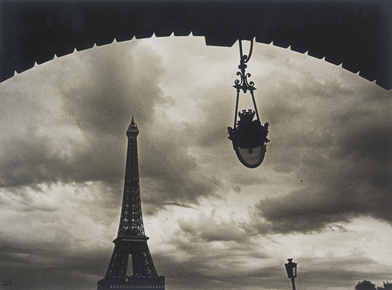 ILSE BING (1899–1998) Pont de Grenelle et Tour Eiffel, Paris 1932