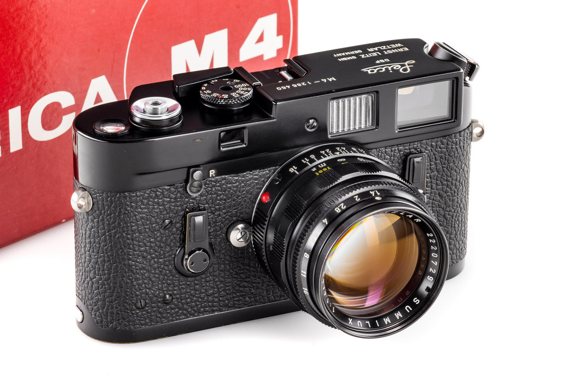 Leica M4 black paint with Summilux 1.4/50mm black Leica M4 black paint with Summilux 1.4/50mm black