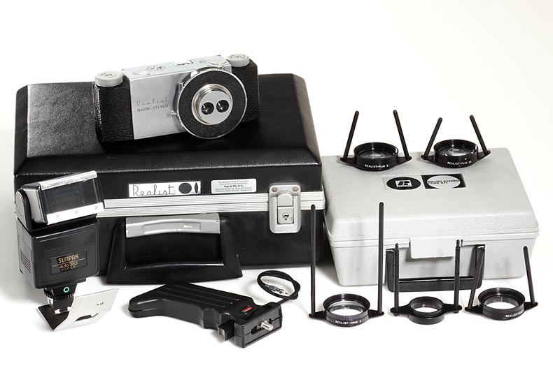 White  Realist Macro Stereo outfit