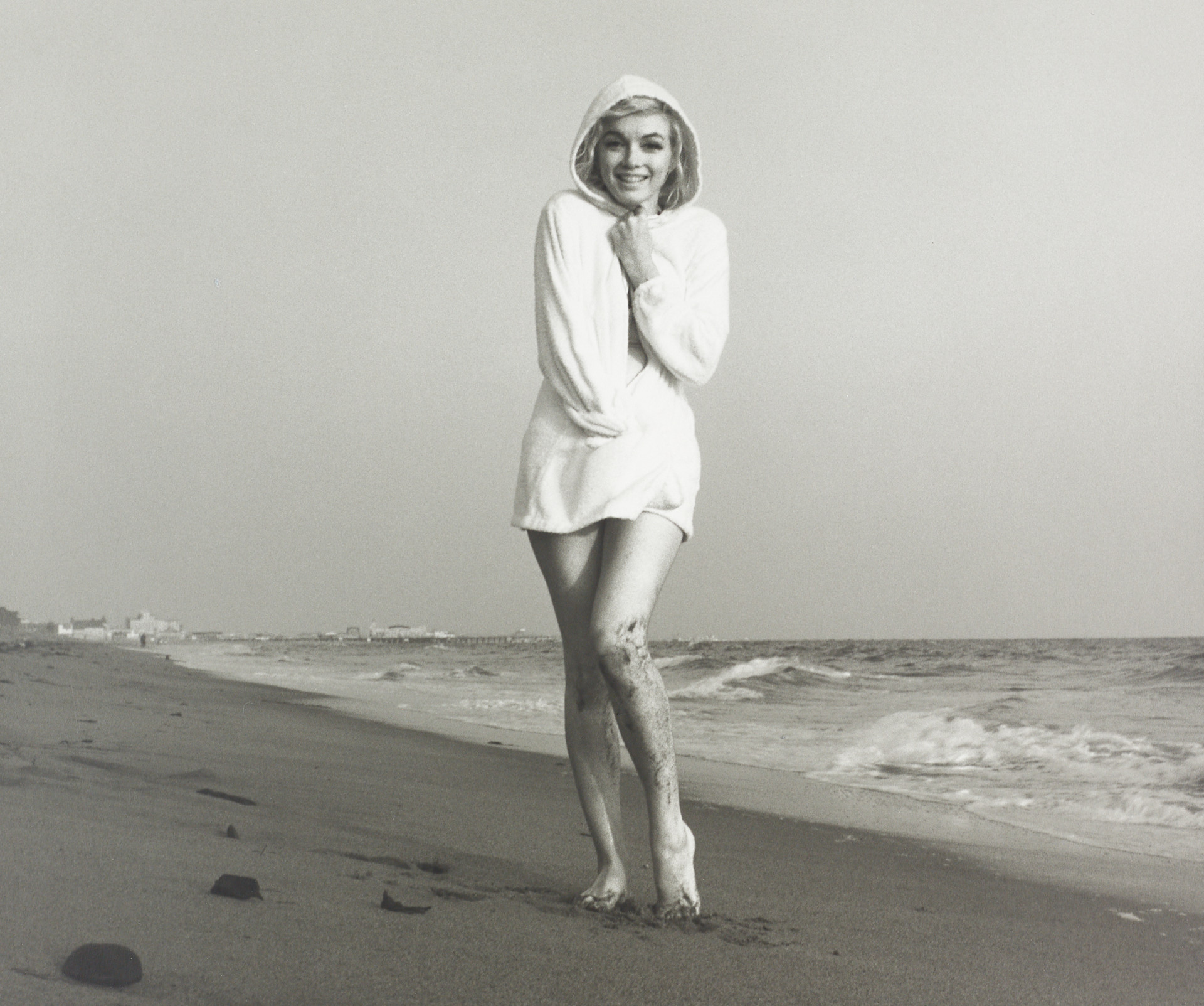 GEORGE BARRIS (1922–2016) - Marilyn Monroe on the Beach, Venice 1962