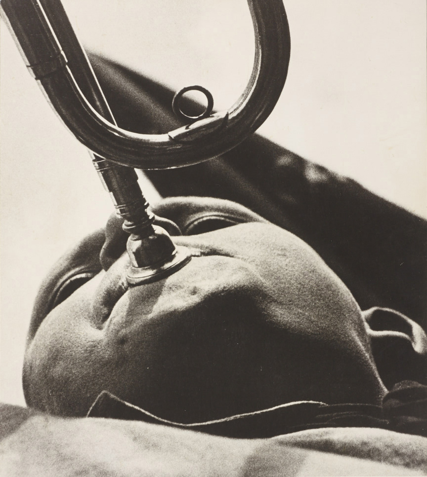 ALEXANDER RODCHENKO (1891–1956) Pionier mit Trompete / Pioneer with trumpet, 1930