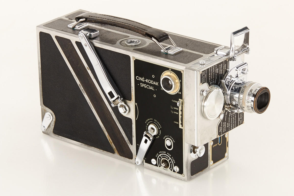 Kodak Eastman: Brownie Bullet II Price Guide: estimate a camera value Kodak Eastman: Brownie Bullet II Price Guide: estimate a camera value