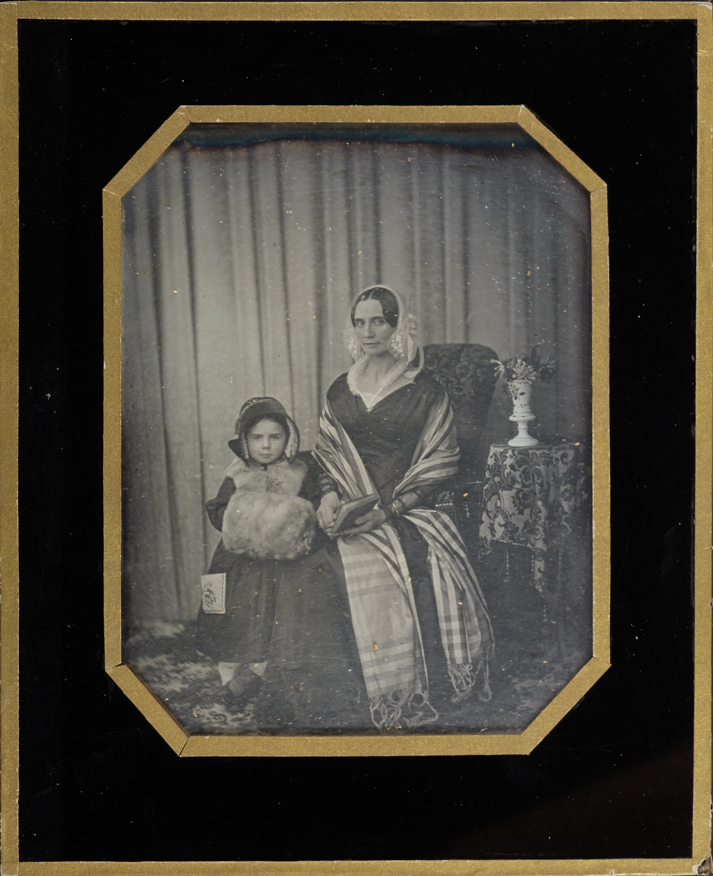 ANONYMOUS GERMAN PHOTOGRAPHER Frau Senatorin Josefine Fleischmann und Tochter, Hamburg c. 1845
