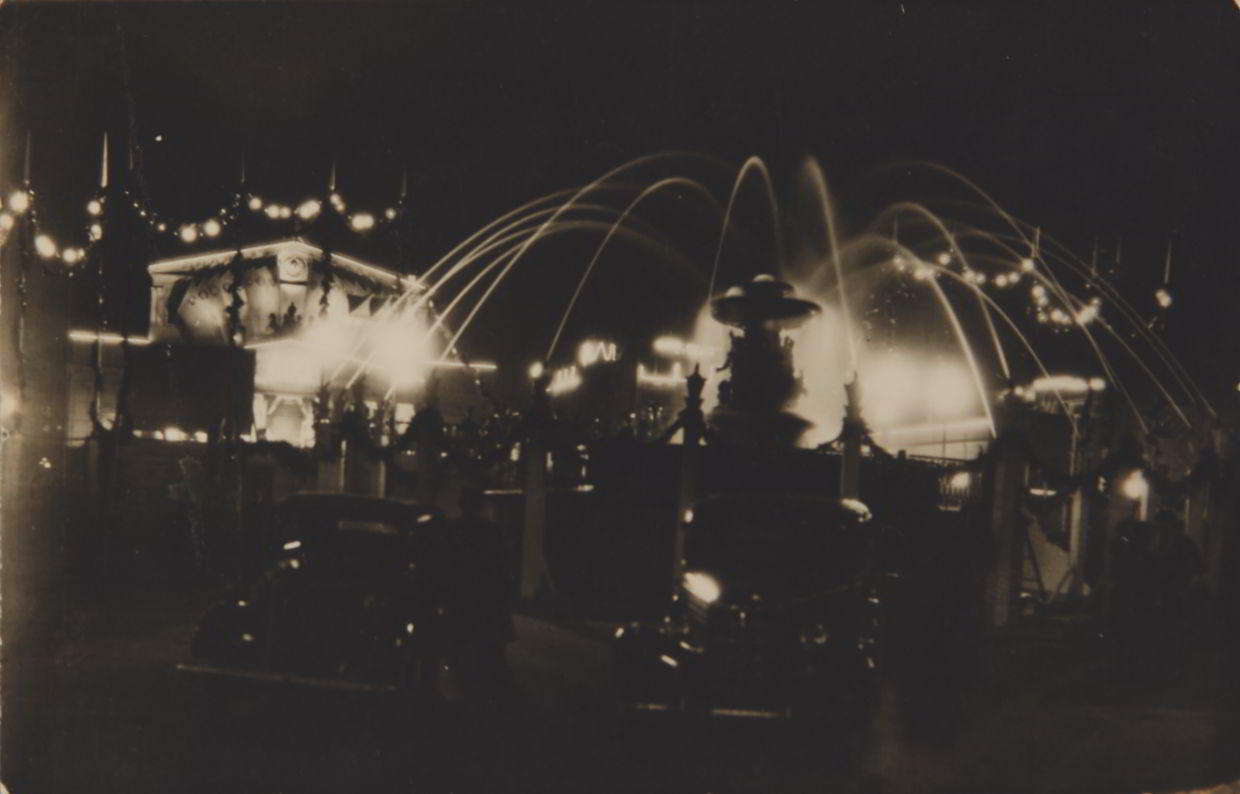 NAUM GRANOVSKI (1898–1971) Celebration of the 800th anneversary of Moscow, Swerdlow-Platz / Sverdlov Square, view on Bolshoi Theatre, Moscow 1947 NAUM GRANOVSKI (1898–1971) Celebration of the 800th anneversary of Moscow, Swerdlow-Platz / Sverdlov Square, view on Bolshoi Theatre, Moscow 1947