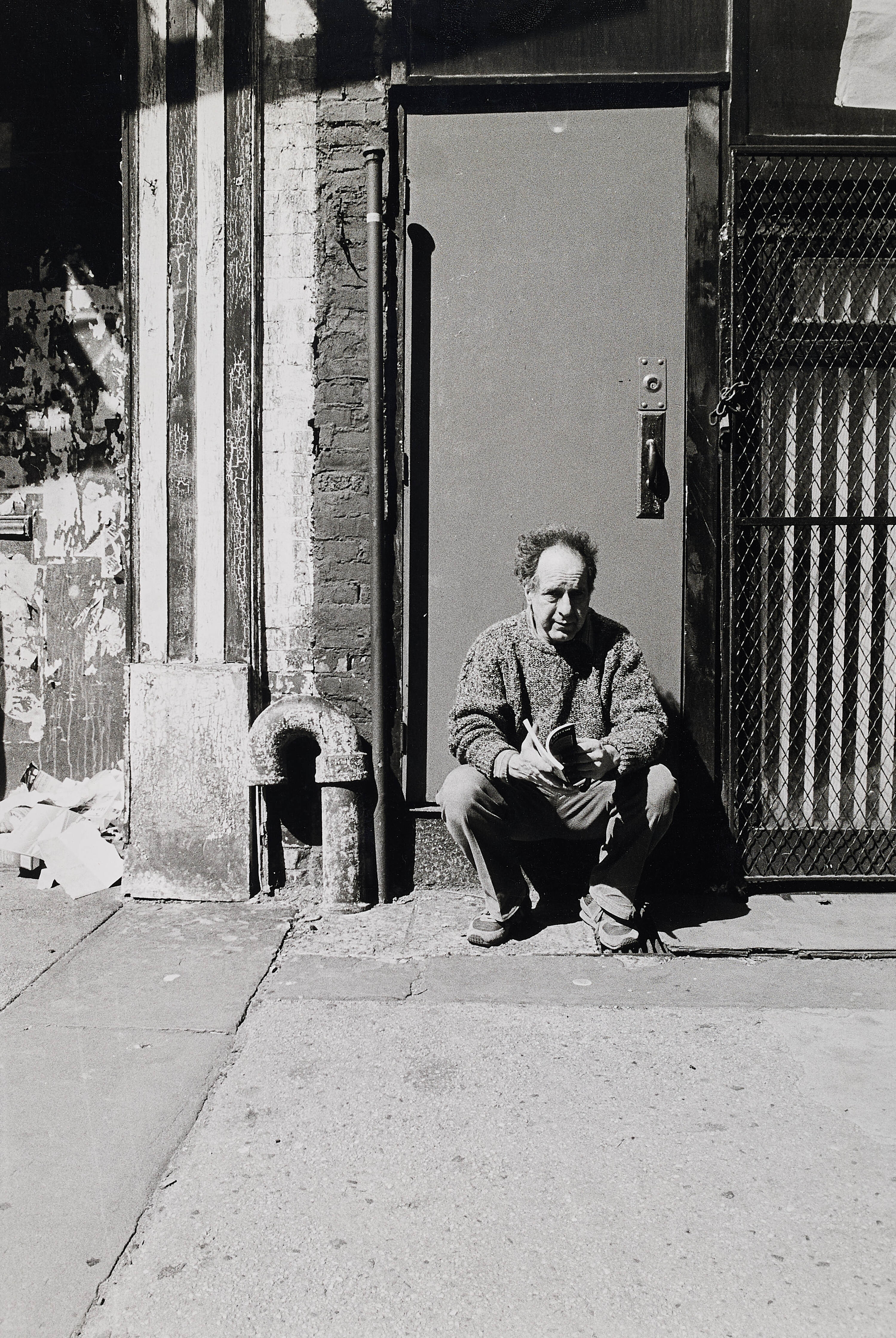 F.C. GUNDLACH (1926-2021) - Robert Frank in front of his studio, Mercer Street, NYC 1985