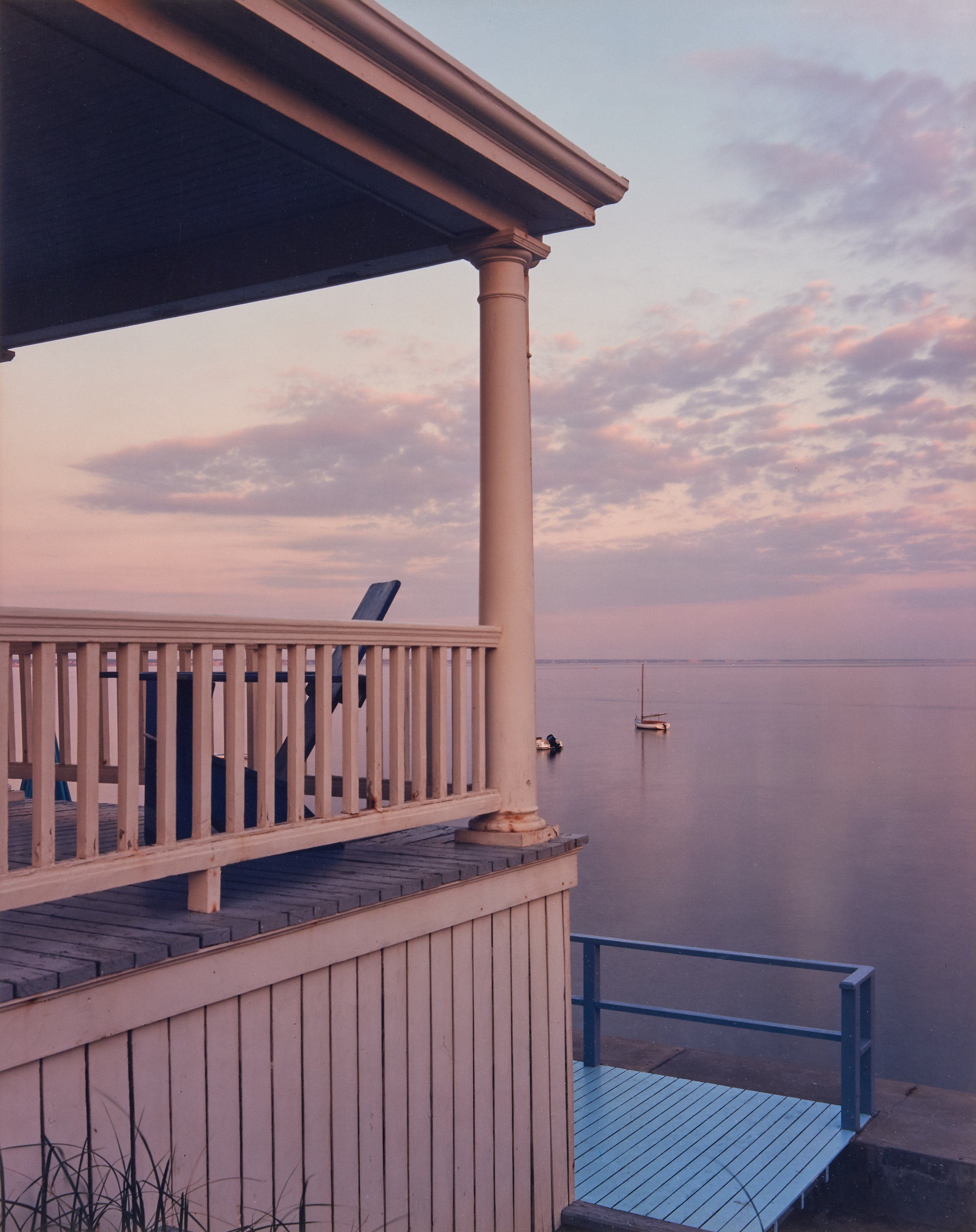 JOEL MEYEROWITZ (* 1938) - Untitled, from the `Porch Series` , Provincetown 1977