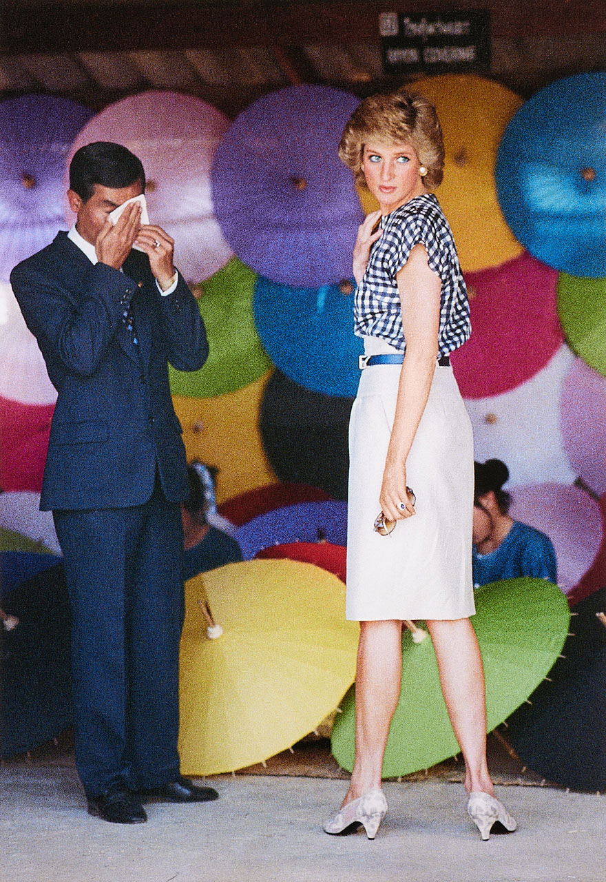 JEFF WIDENER (* 1956) - Princess Diana, Chang Mai, Thailand  1988 JEFF WIDENER (* 1956) - Princess Diana, Chang Mai, Thailand  1988