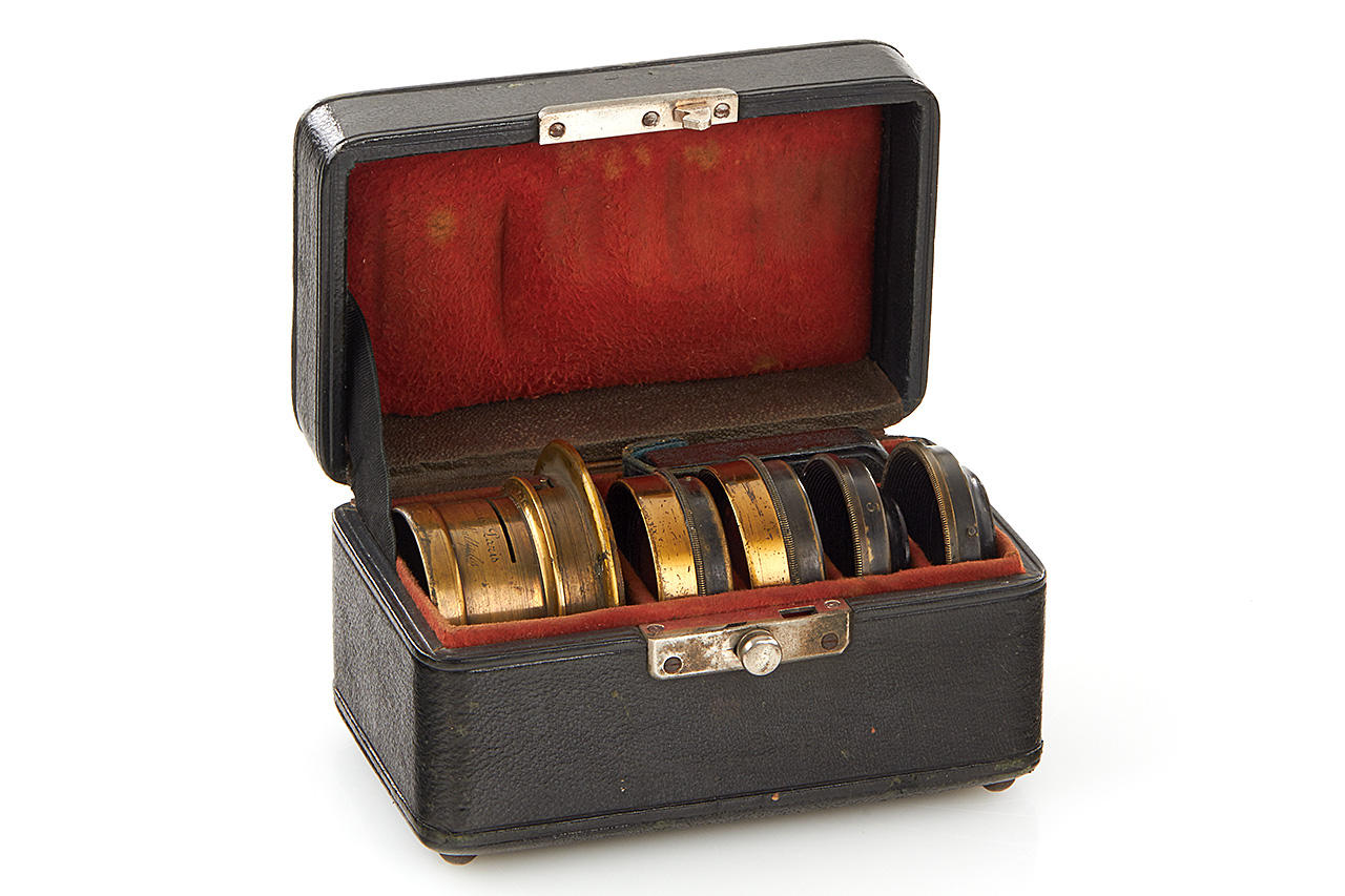 E. Francais Rectilineaire a Foyers Multiples No.1