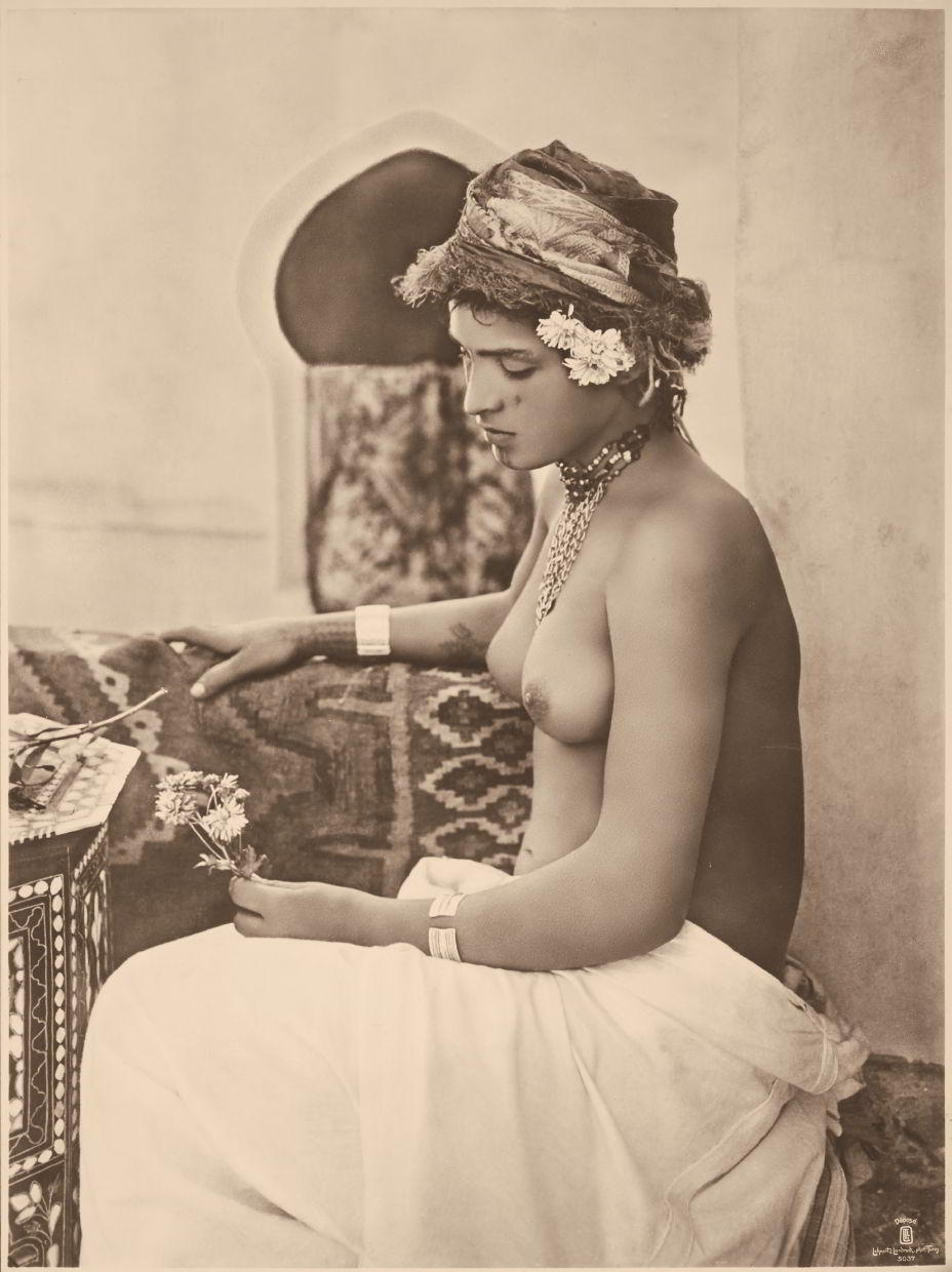 RUDOLF LEHNERT (1878–1948) / ERNST LANDROCK (1878–1966) Halbakt / Semi-nude, Tunis c. 1920