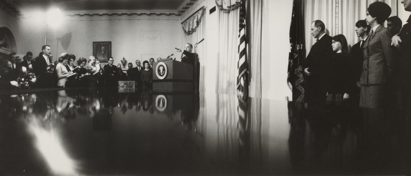 Präsident Johnson at a press conference, Francis Miller