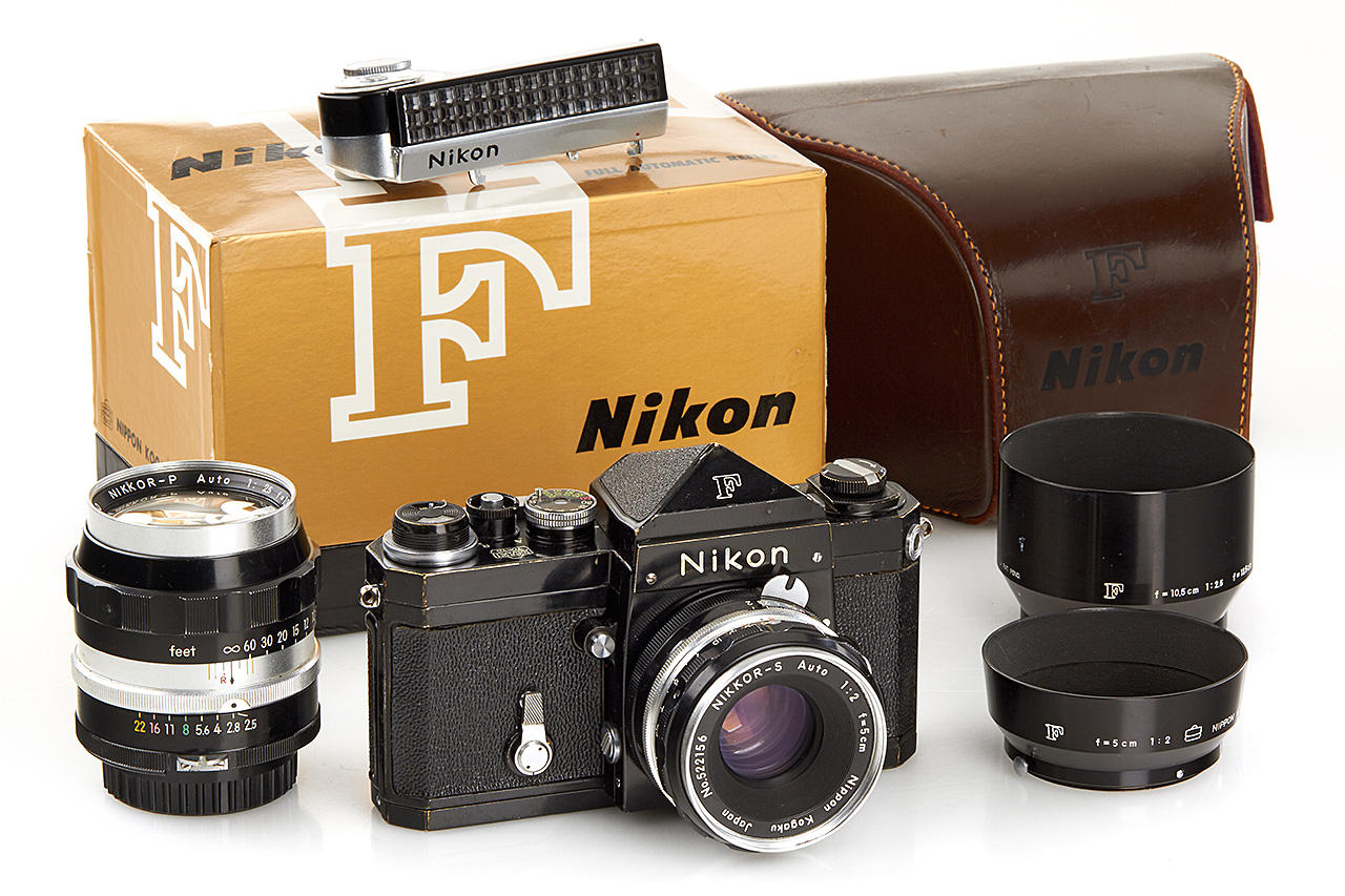 Nikon F Eyelevel black outfit