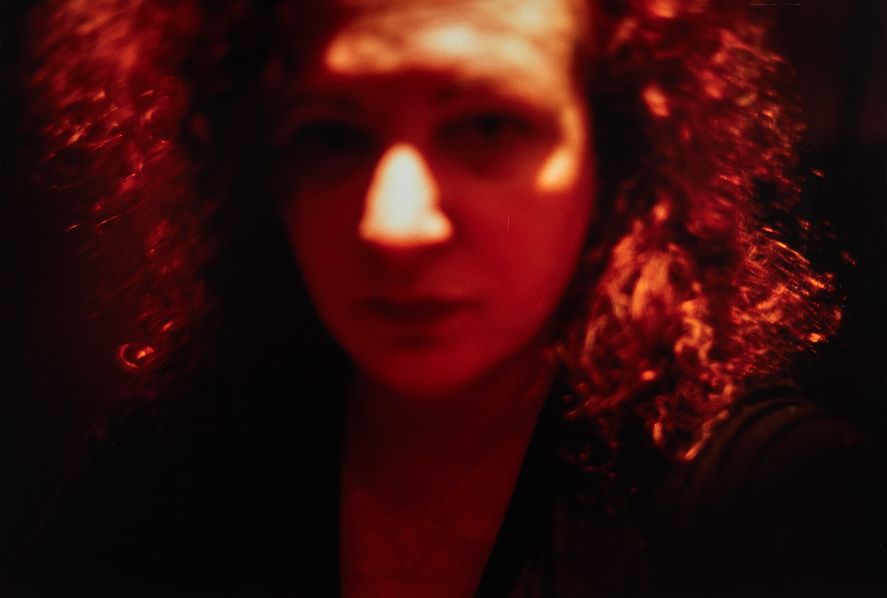 NAN GOLDIN (*1953) - Red self-portrait, Zurich 2000