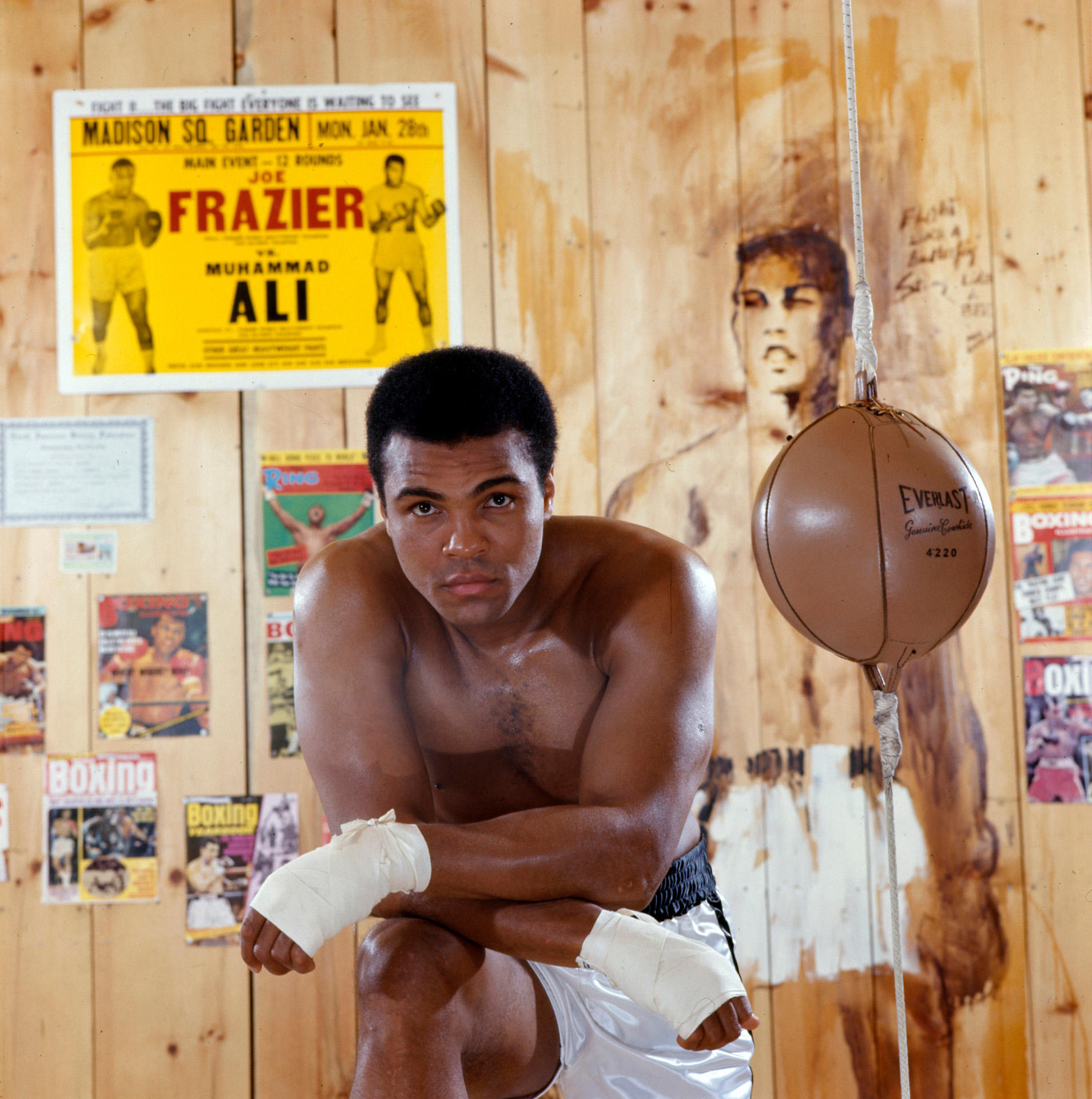 NEIL LEIFER (* 1942) Muhammad Ali at Deer Lake, 1974 * NEIL LEIFER (* 1942) Muhammad Ali at Deer Lake, 1974 *