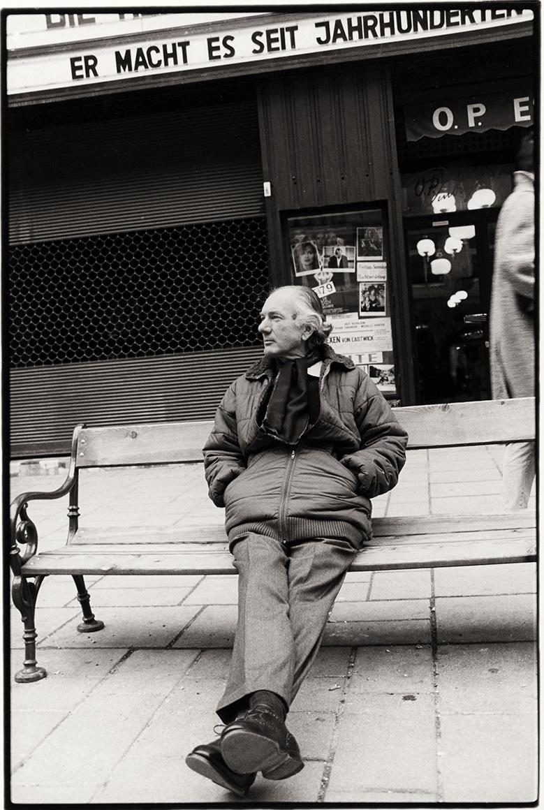 SEPP DREISSINGER (* 1946) Thomas Bernhard, Am Graben, Vienna 1988