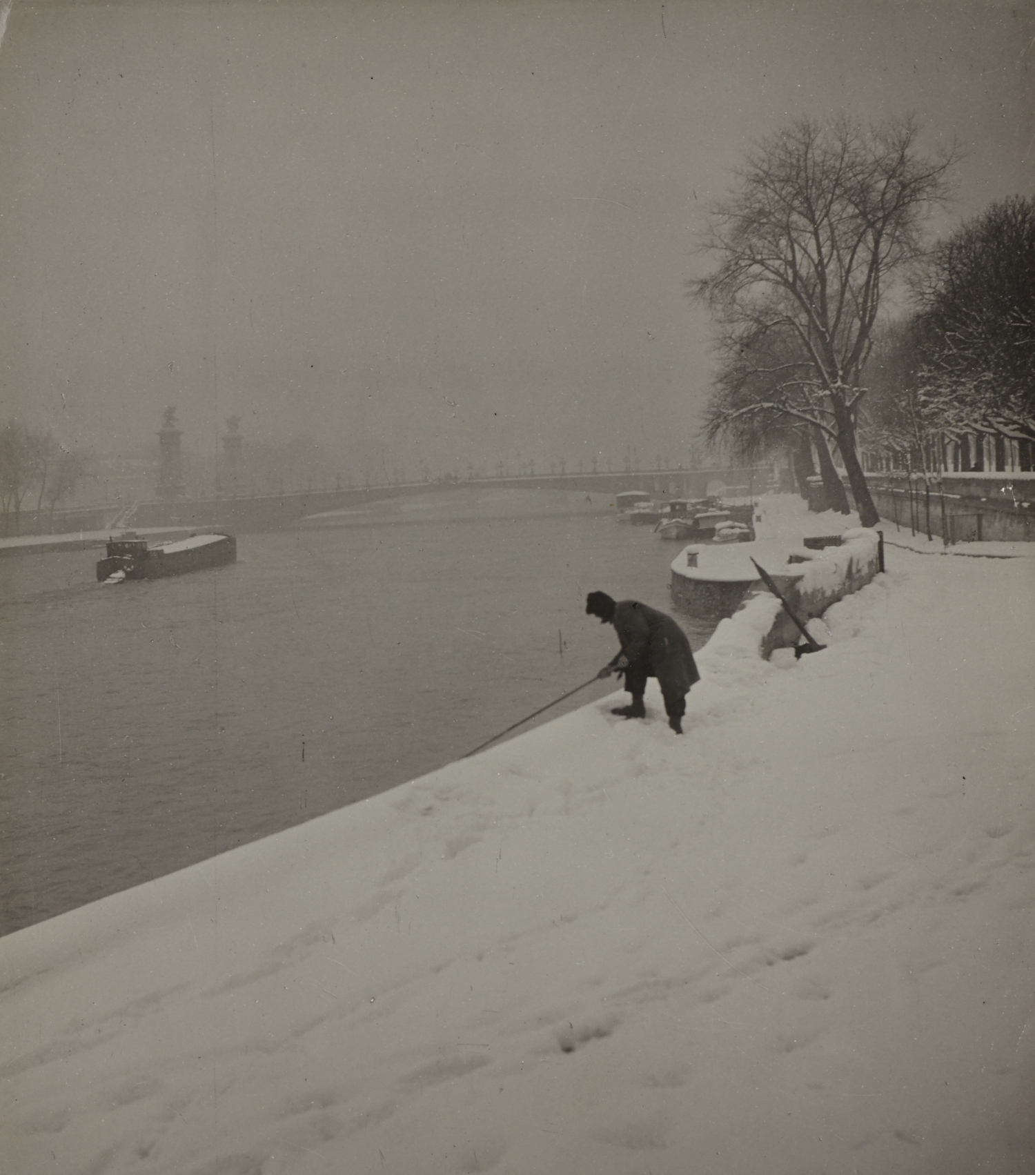 ROBERT DOISNEAU (1912–1994) Paris in the snow, c. 1940 ROBERT DOISNEAU (1912–1994) Paris in the snow, c. 1940