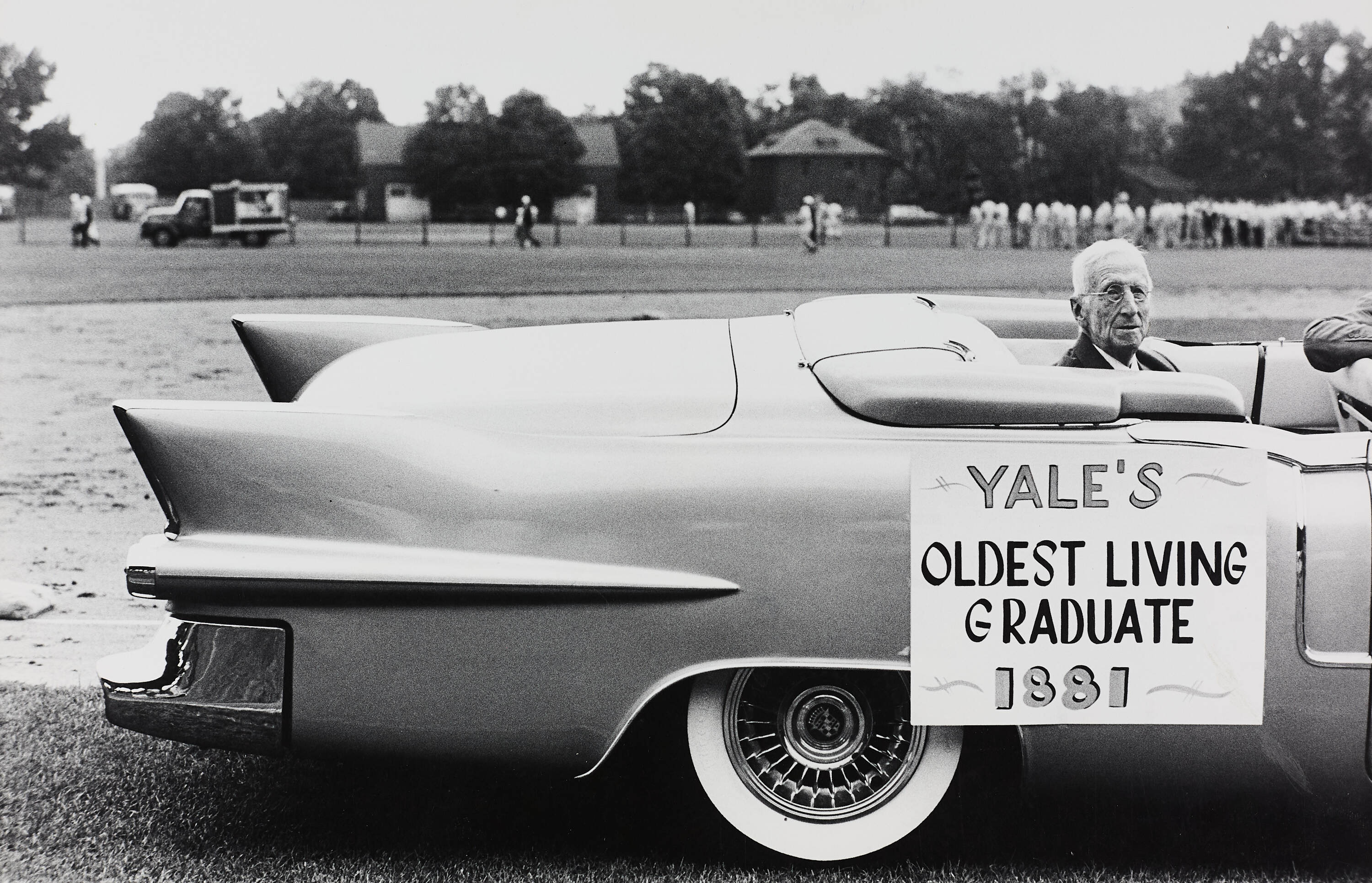 ELLIOTT ERWITT (1928–2023) - Yale´s Oldest Living Graduate,  Connecticut 1955