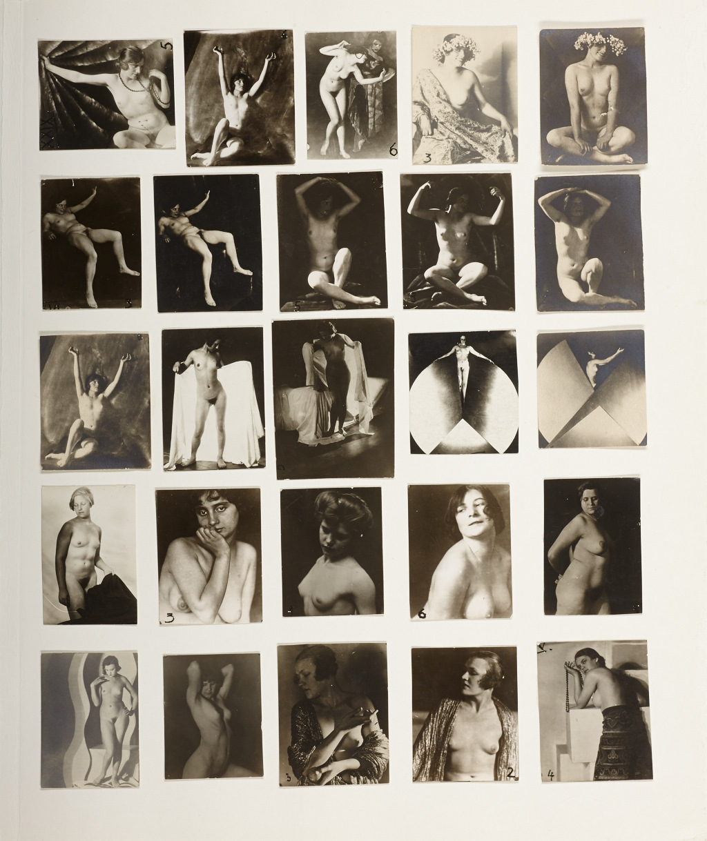 FRANTISEK DRTIKOL (1883–1961) Ein Konvolut aus 100 Aktstudien / A collection of 100 nude studies, c. 1915-1930