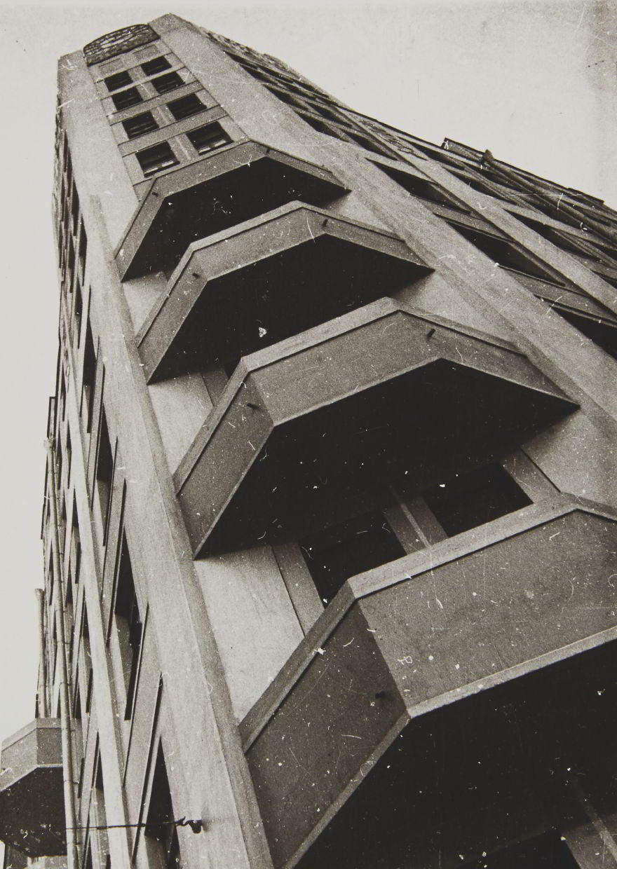 ALEXANDER RODCHENKO (1891–1956) Mosselprom-Gebäude / Mosselprom Building, Moscow 1930 ALEXANDER RODCHENKO (1891–1956) Mosselprom-Gebäude / Mosselprom Building, Moscow 1930