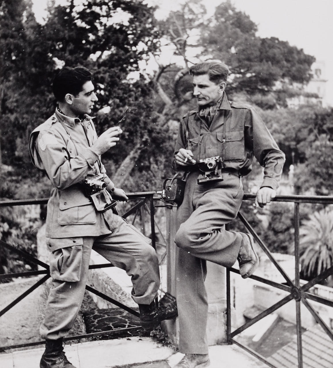 ANONYMOUS PHOTOGRAPHER War correspondents Robert CAPA and George RODGER, Naples 1943