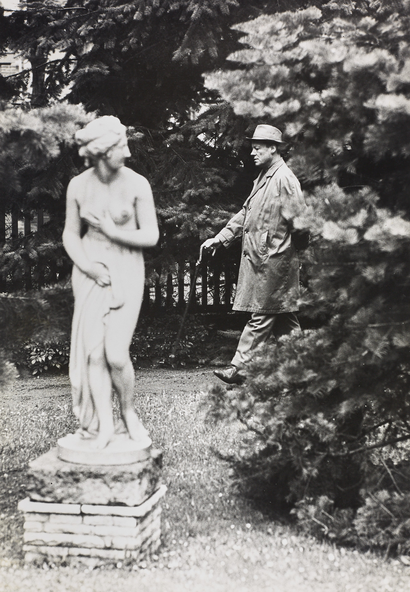 THOMAS HOEPKER (1936–2024) - Willy Brandt in his garden, Berlin 1965*