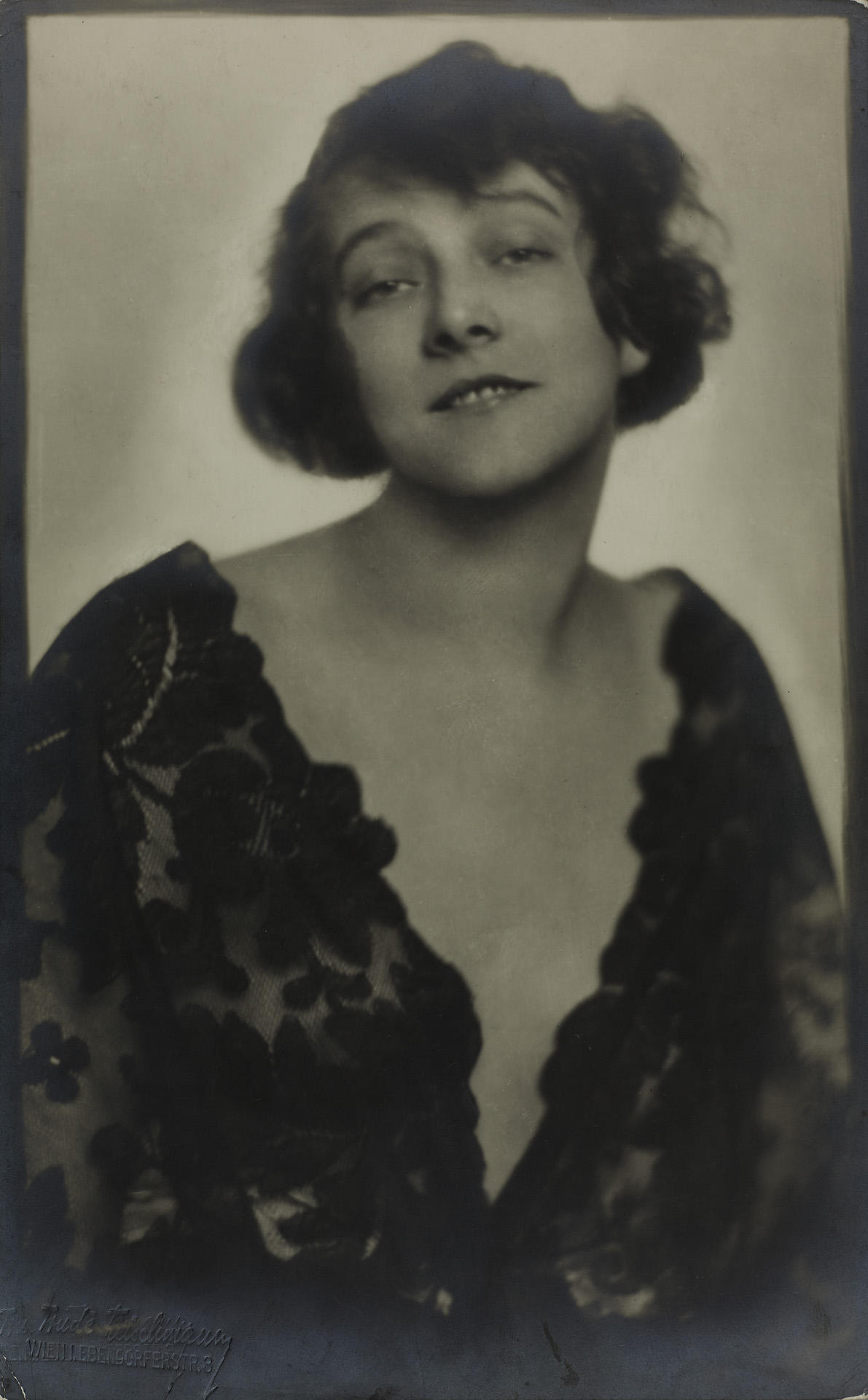 TRUDE FLEISCHMANN (1895–1990) Frau Eva S., Vienna c. 1925 TRUDE FLEISCHMANN (1895–1990) Frau Eva S., Vienna c. 1925