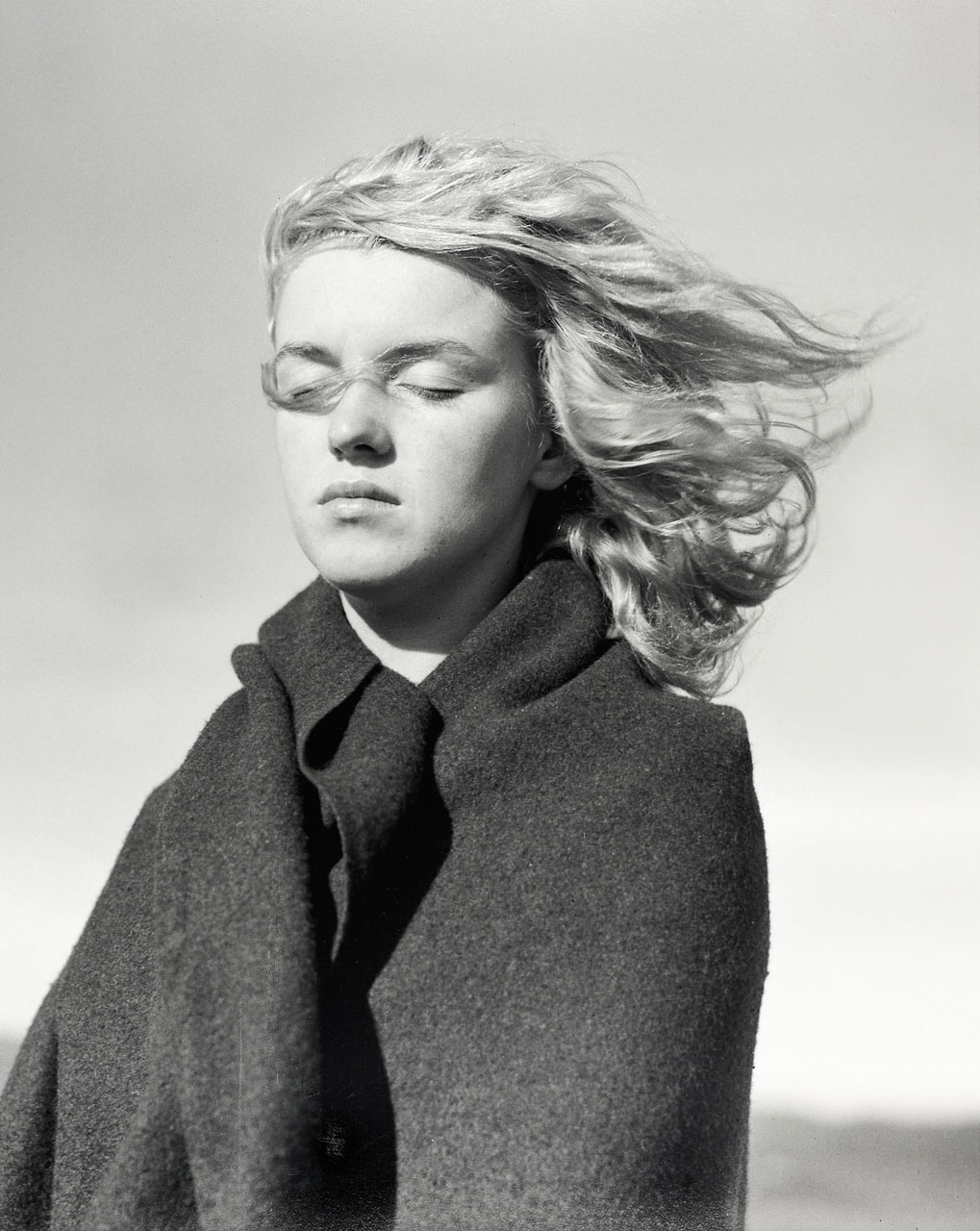 ANDRÉ DE DIENES (1913–1985) - Marilyn Monroe (Army Blanket Sitting), San Diego, 1945 ANDRÉ DE DIENES (1913–1985) - Marilyn Monroe (Army Blanket Sitting), San Diego, 1945