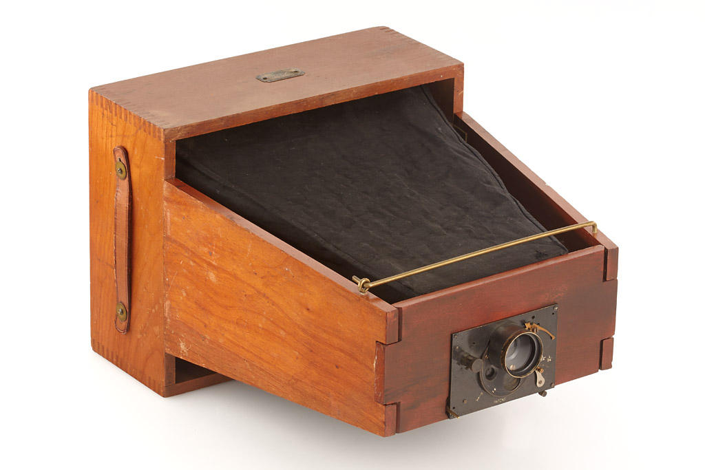 Wooden Strut-Folding Camera 'Magda'