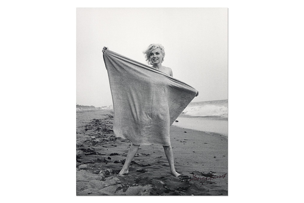 George Barris (*1928), Marilyn Monoroe am Strand mit Badetuch / Marilyn Monroe on the beach with towel