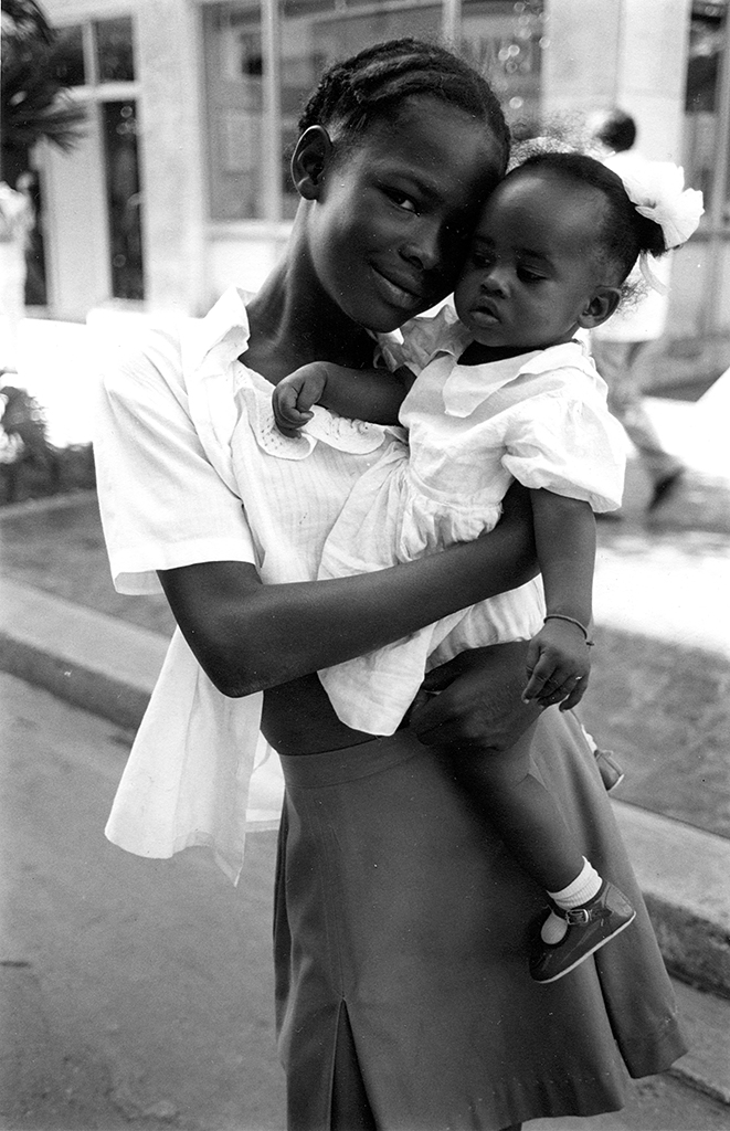 CRISTINA PIZA (* 1963) ‘Two sisters’, Havana, 1993