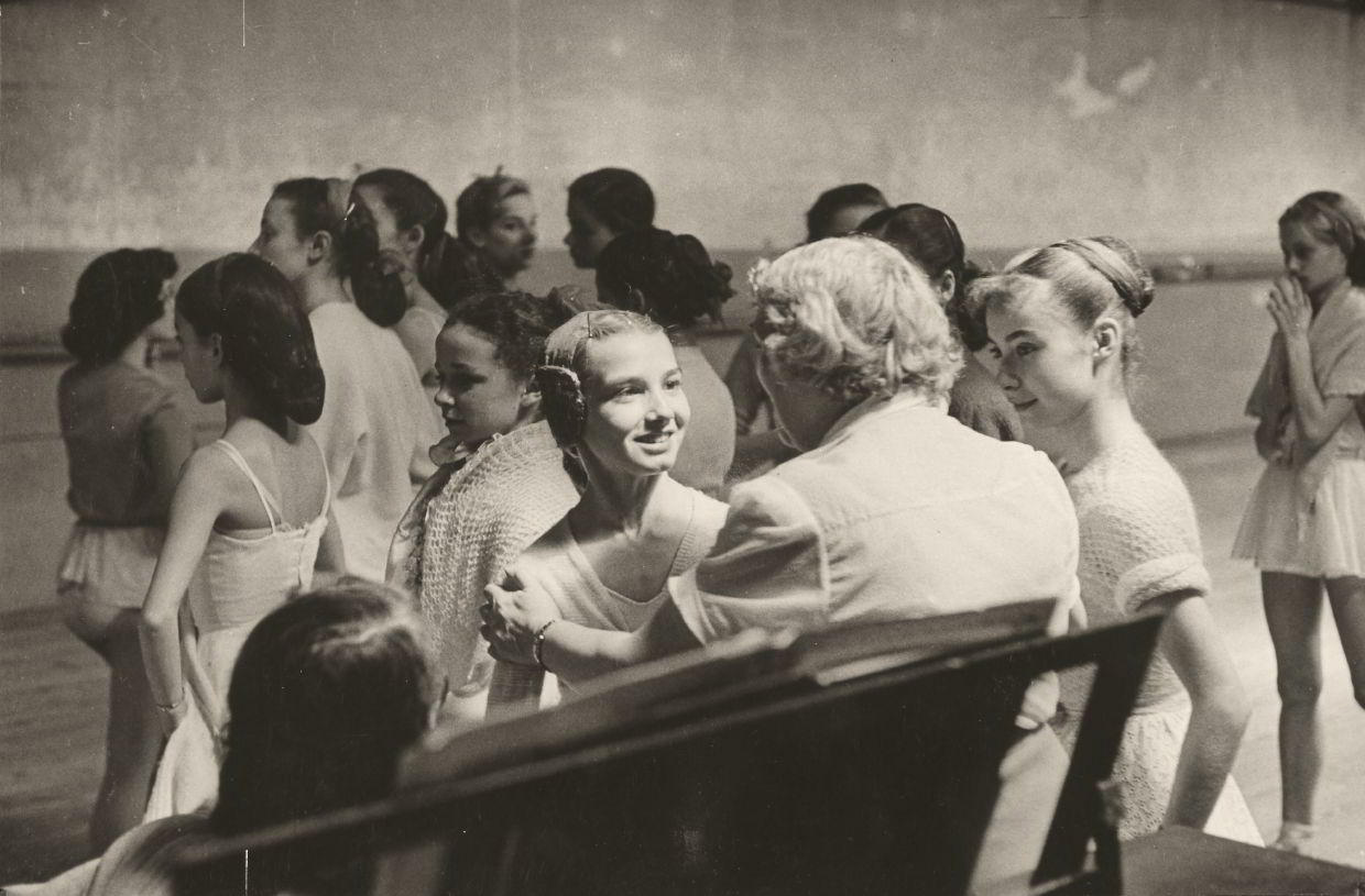 HENRI CARTIER-BRESSON (1908–2004) Ballettschule / School of Ballet, 1960s