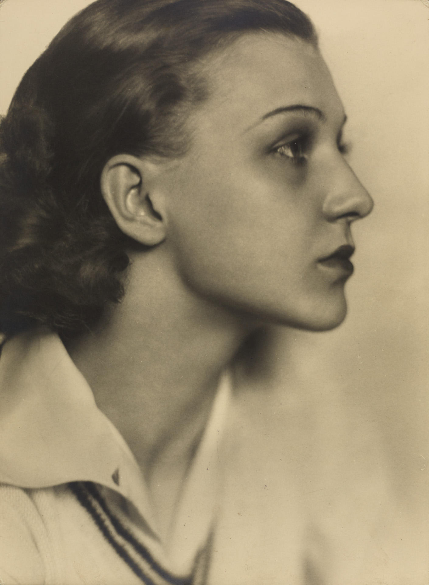 TRUDE FLEISCHMANN (1895–1990) The dancer Salina Lazarina, Vienna c. 1928 TRUDE FLEISCHMANN (1895–1990) The dancer Salina Lazarina, Vienna c. 1928