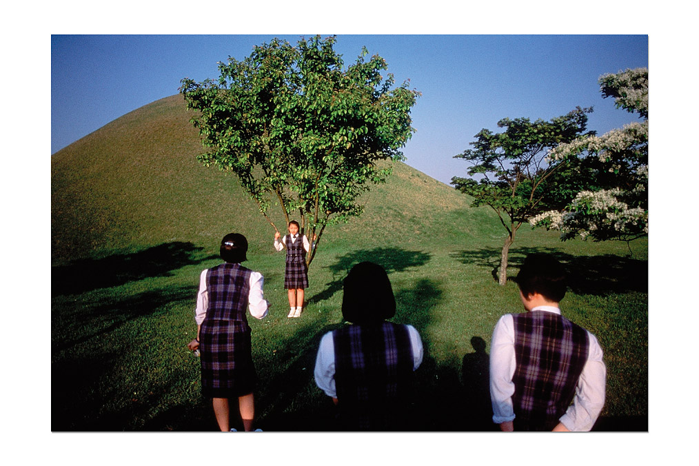 Robert Haidinger (*1963), Schulmädchen im Tumuli Park