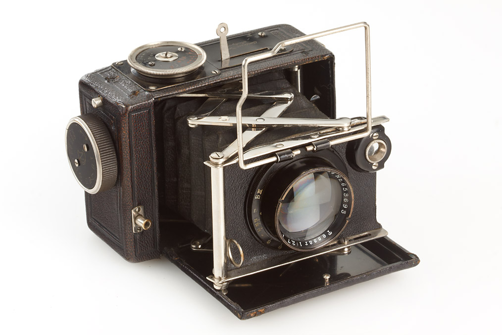 Contessa Nettel Strut Folding Camera